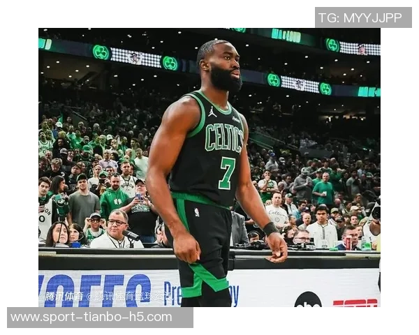 生涯年杰伦布朗21场达成赛季600分100板100助创队史最快纪录 生涯年杰伦布朗21场达成赛季600分100板100助创队史最快纪录